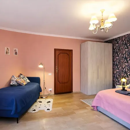 Mari&Lucio Bright Rome Apartment Sleeps 4 near Metro Basilica San Paolo- 4 Stops to Colosseum- Wi-Fi AC-3