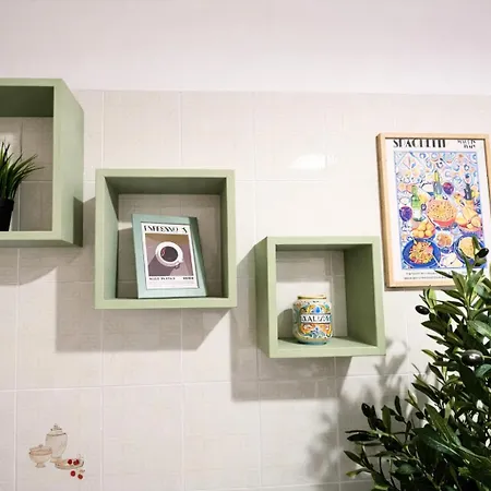 Mari&Lucio Bright Rome Apartment Sleeps 4 near Metro Basilica San Paolo- 4 Stops to Colosseum- Wi-Fi AC-2